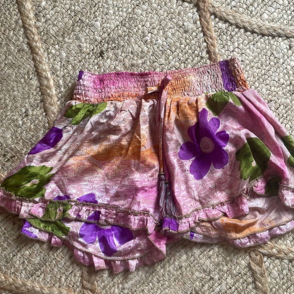 Silky floral shorts